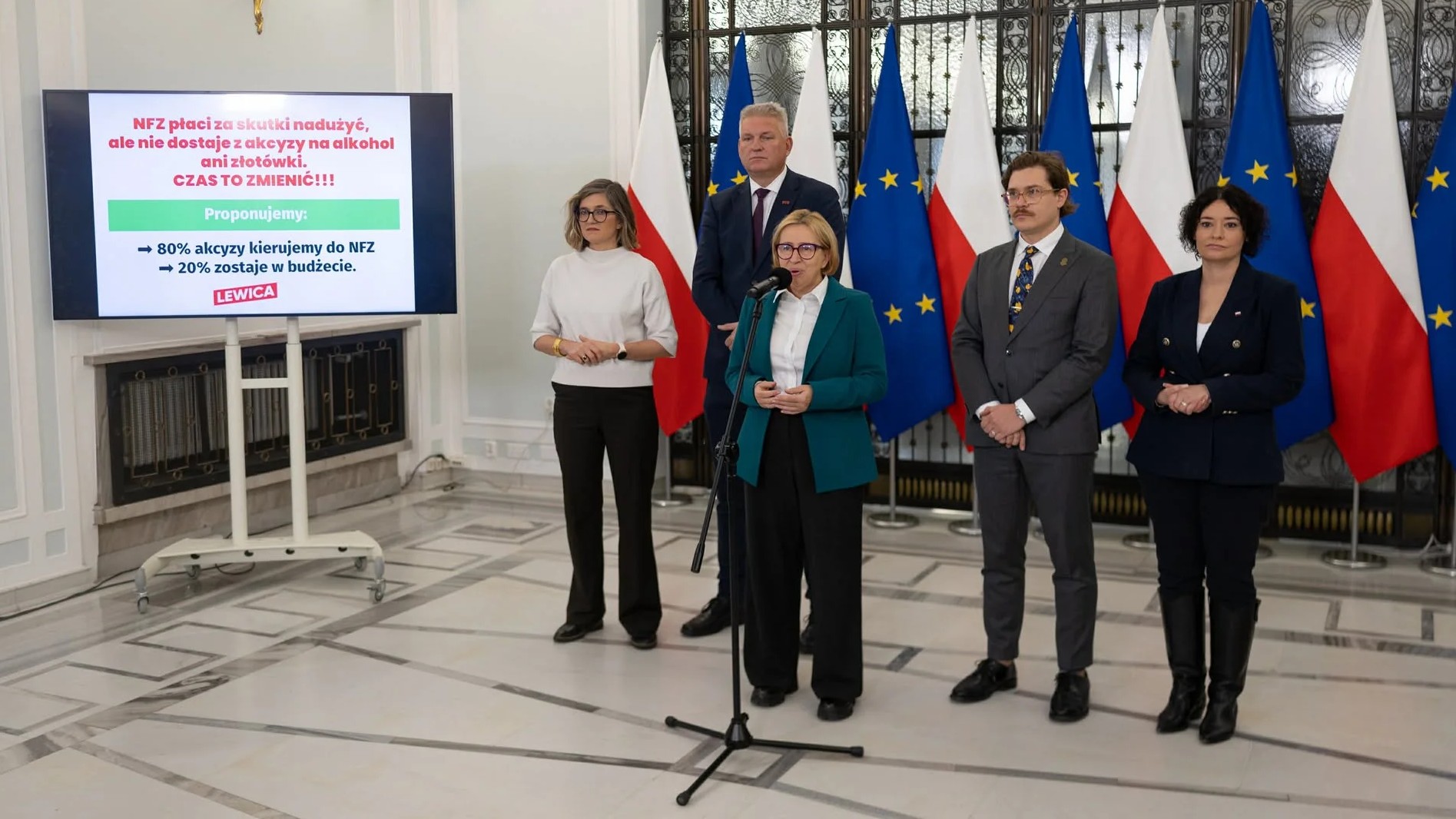 Konferencja Lewicy w Sejmie na temat reformy finansowania ochrony zdrowia, z prezentacją o przekazaniu 80% akcyzy alkoholowej do NFZ