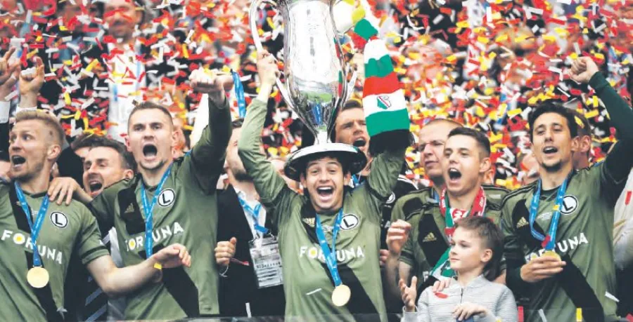 Legia z pucharem, Lech ma kłopoty