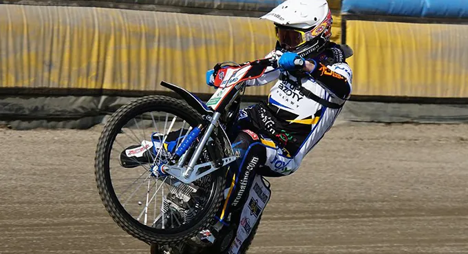 Żużlowiec chciał jechać na bani?