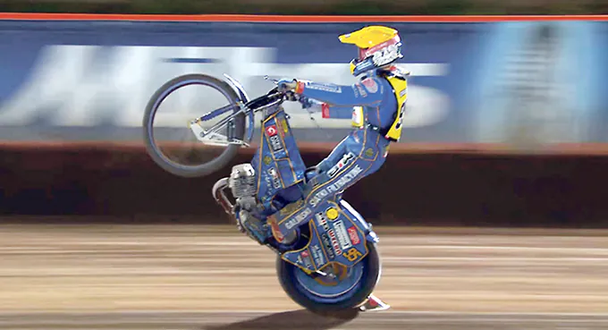 Zmarzlik goni Woffindena