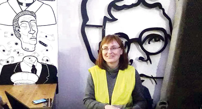 Kamizelki w Café Kryzys