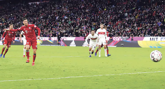 Szok! Lewandowski zmarnował karnego