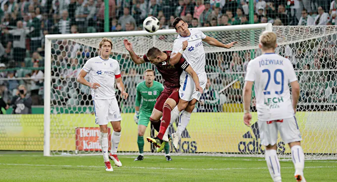 Legia traci dystans do Lechii