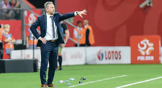 Brzęczek wyłożył karty