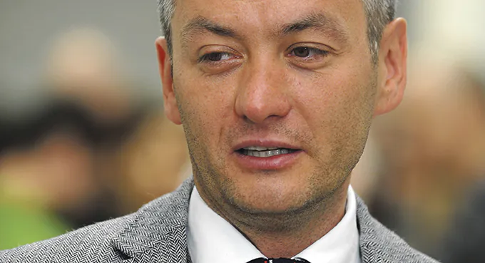 Biedroń brzydko się chwyta