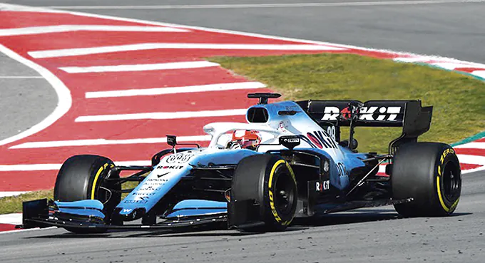 Kubica znów ostatni