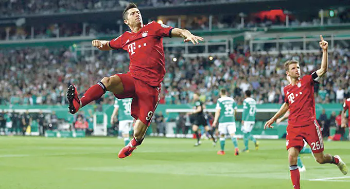 Lewy przepchnął Bayern do finału