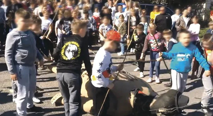 Dlaczego w Pruchniku kijami w Żyda walą?