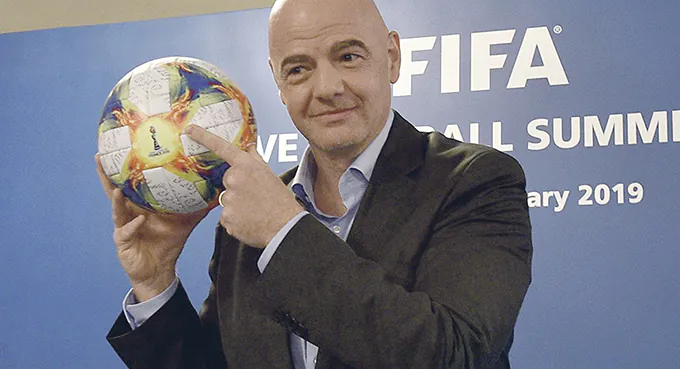 Infantino nadal przewodniczącym