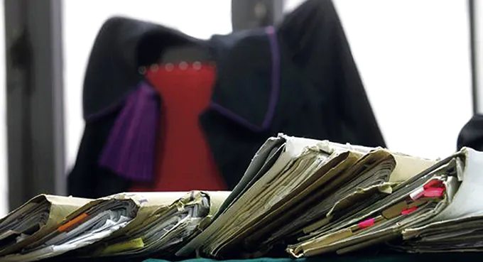 Kuratela wstaje z kolan