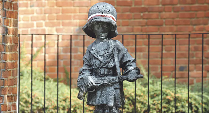 Chwała Powstańcom i mieszkańcom zamordowanego Miasta