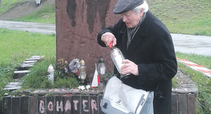 Kto zniszczył pomnik generała