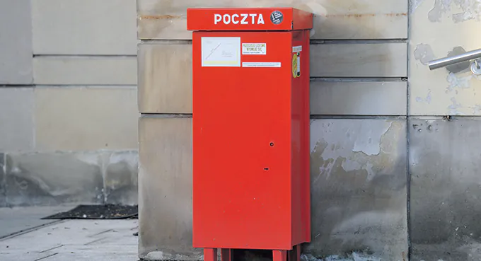 Poczta zamyka usta pracownikom