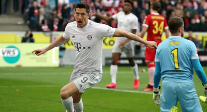 Lewy dorównał legendzie