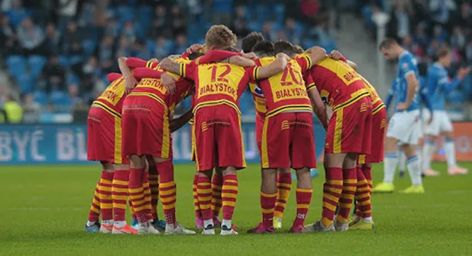 W ekstraklasie tną zarobki