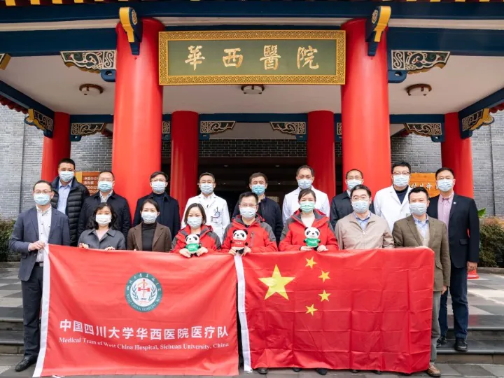 Pięciu chińskich ekspertów z Syczuan będzie pomagać Włochom w zwalczaniu COVID-19