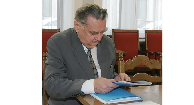 Anatomia upadku  i tworzenie legendy