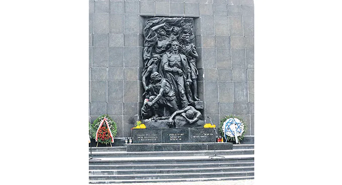 W cieniu upiorów przeszłości