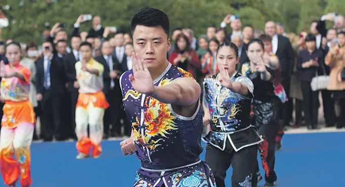 Akrobatyczna gimnastyka Wushu