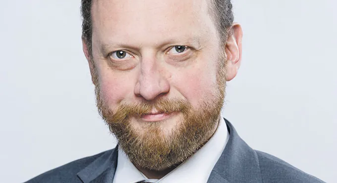 Minister o wielu maseczkach