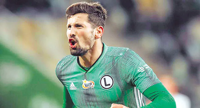 Stawka pękła na pół