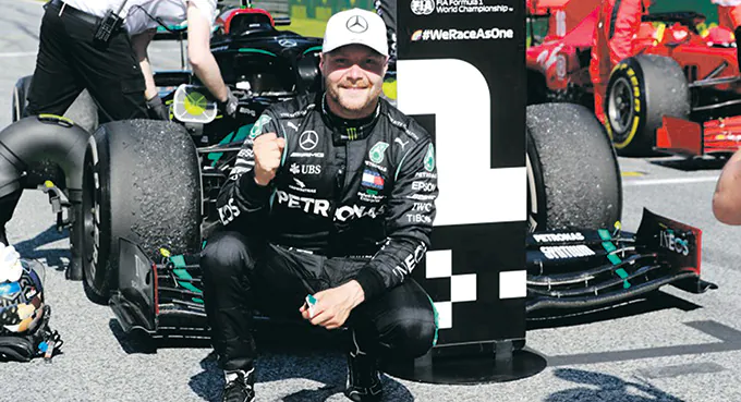 Mercedes nadal dominuje