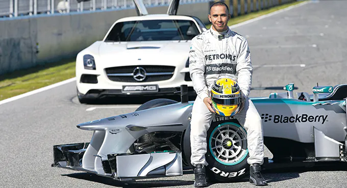 Hamilton już jest na czele stawki