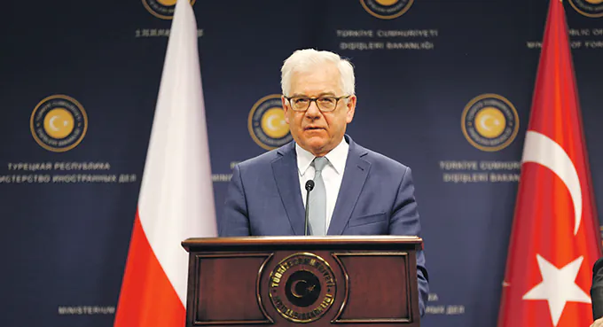 Czym jest pisowska dyplomacja, jakie stosunki międzynarodowe wykreowała?