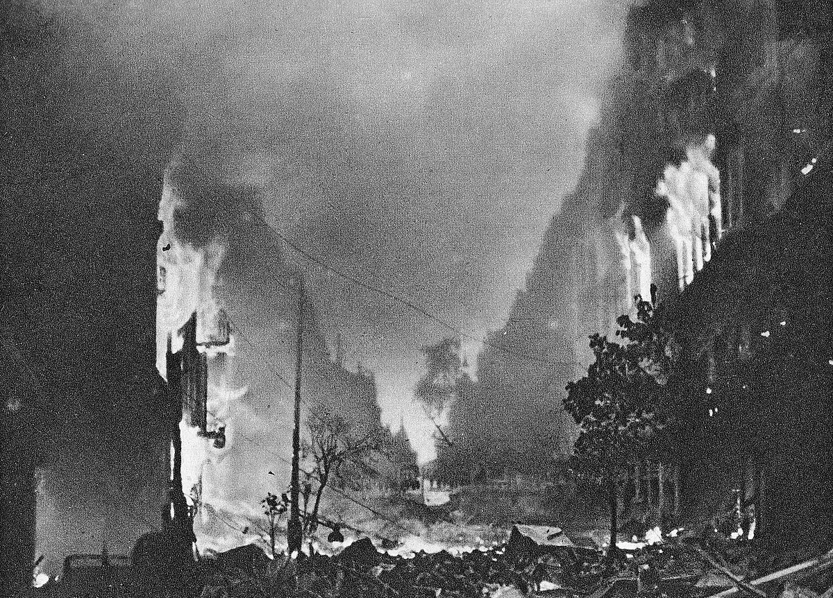 Obłąkańcze, euforyczne, nacjonalistyczne misterium