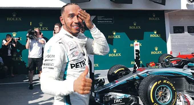 Hamilton wyprzedził Schumachera