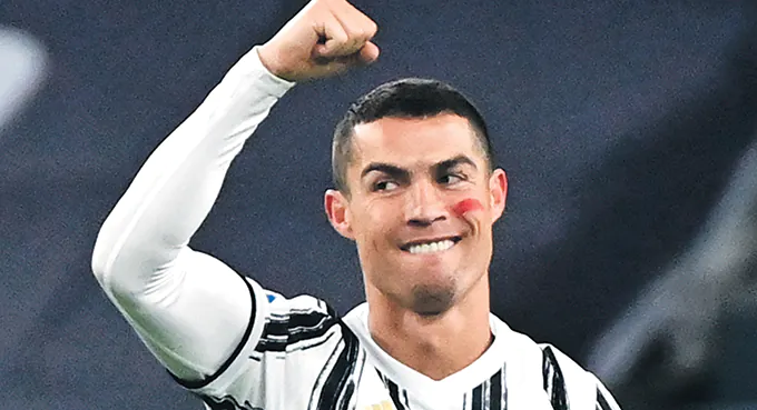 Piłkarze Serie A znaczeni szminką