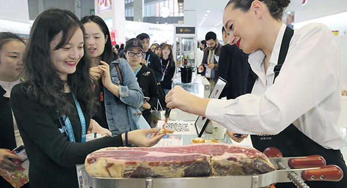 Eksport i import Chin w pierwszych trzech kwartałach wzrosły o 0,7 proc.