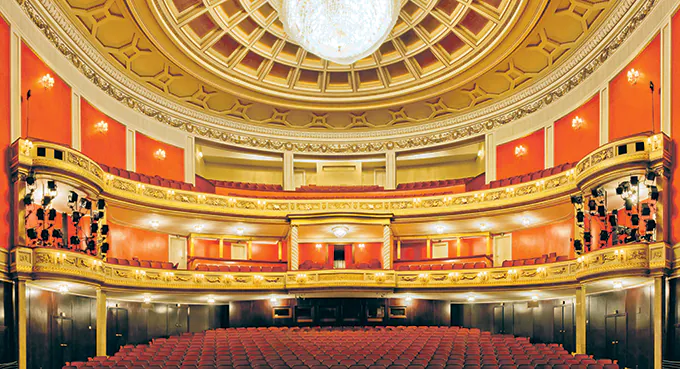 Gliński legł plackiem i w operze