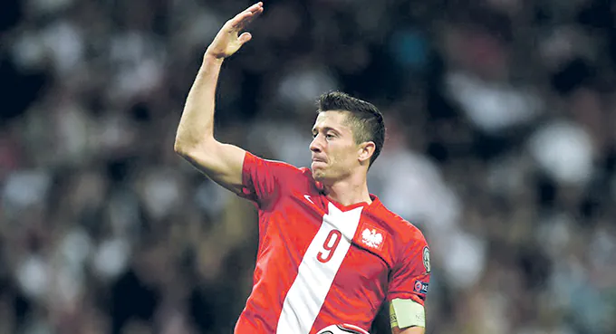 Brzęczek marnuje Lewego