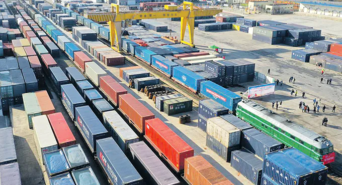 Czy Święty Mikołaj przyjedzie pociągiem z Chin? Pociągi z prezentami