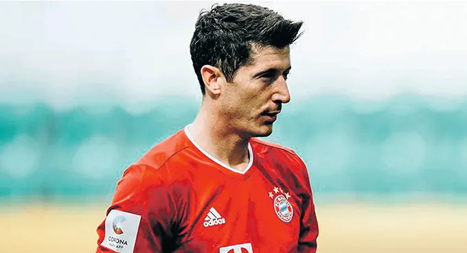 Lewy bryluje, Białek się uczy