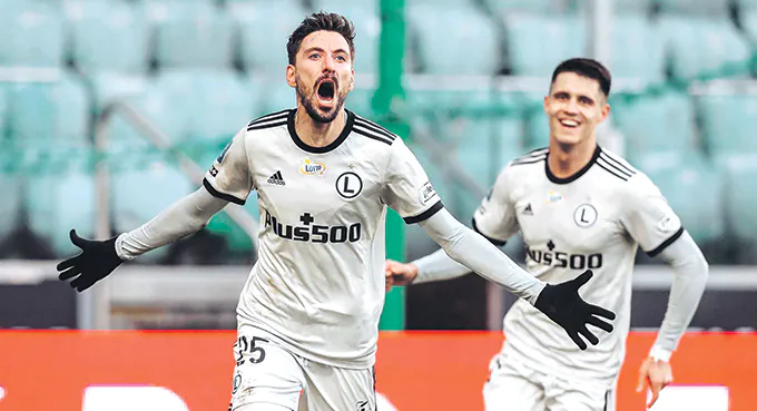 Legia dzieli na dole