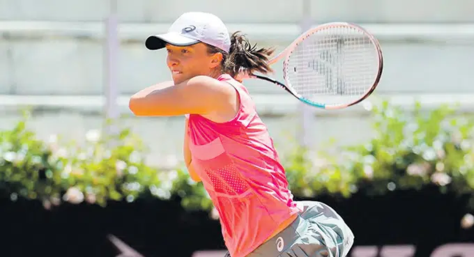 Tenis: Dwa mecze Igi Świątek w jeden dzień, a potem wielkie zwycięstwo w Rzymie