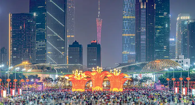 Zrodzona dla ludu  i kwitnąca dzięki niemu