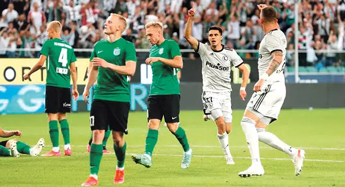Legia traci moc, Lech traci kibiców