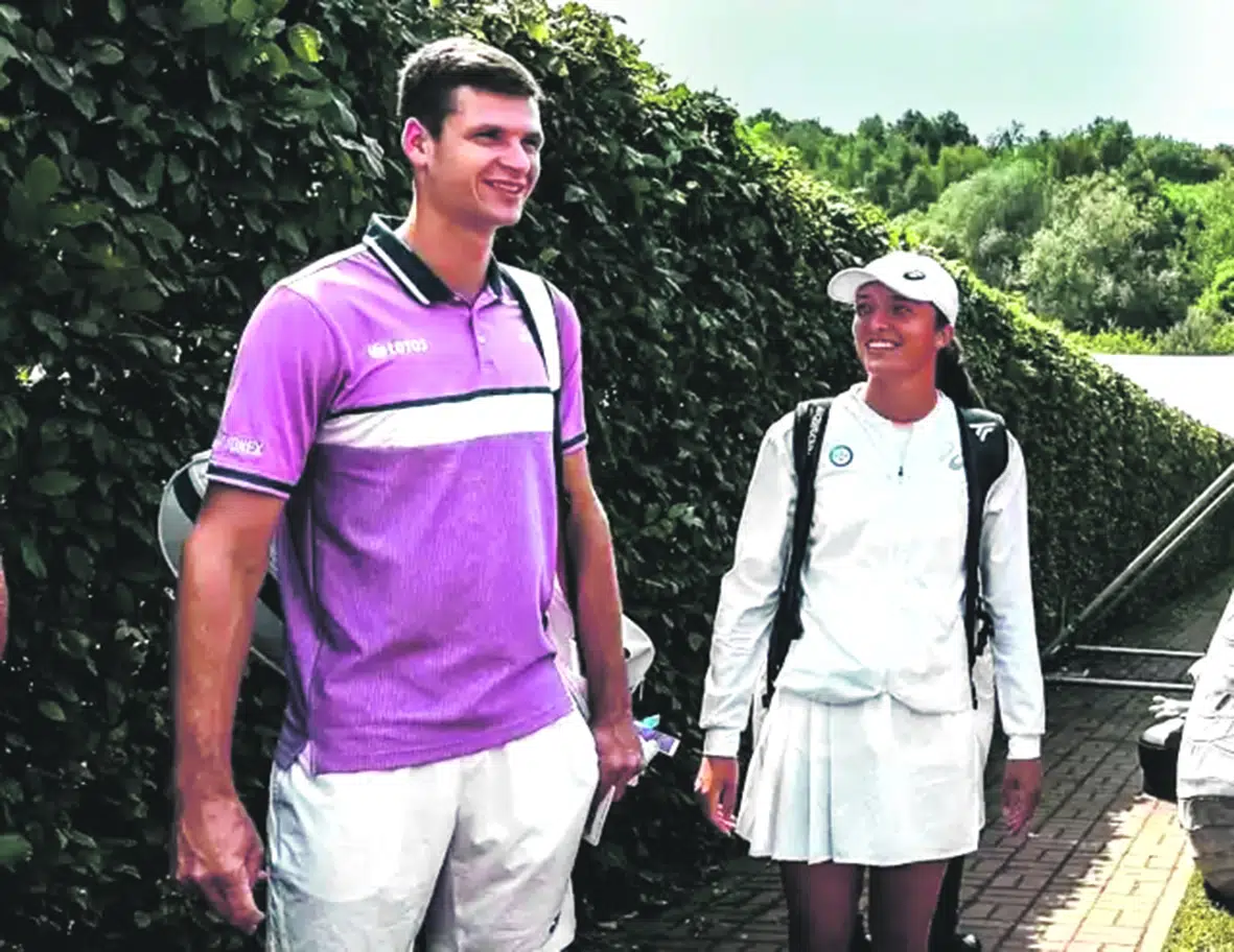 W Tokio dalej grają tylko Świątek i Hurkacz