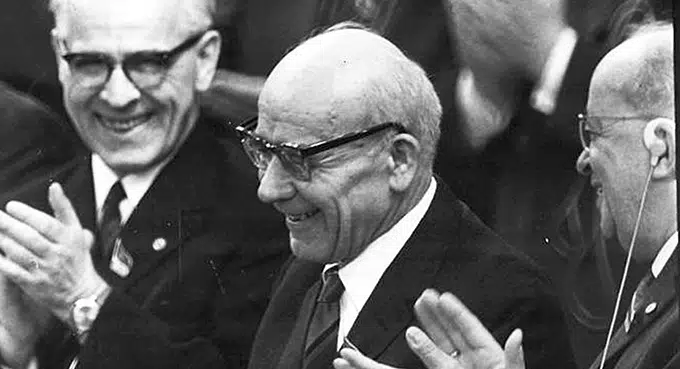 O Władysławie Gomułce z nieprzemijającą pamięcią Polskiego Października i o częściowej prawdzie z książki prof. Andrzeja Nowaka.