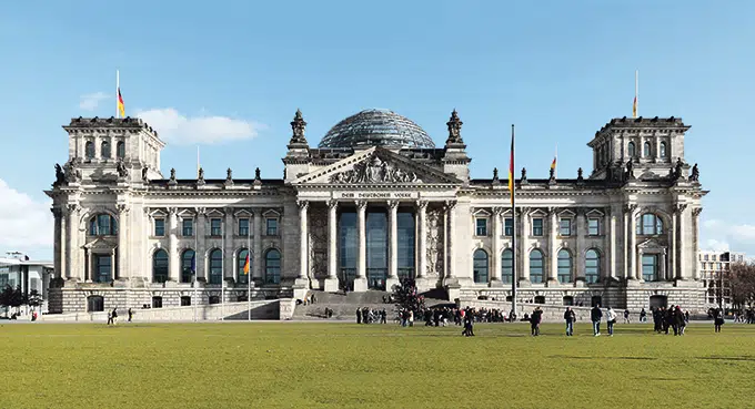 Dlaczego konflikt między niemiecką konstytucją a prawem europejskim stanowi zagrożenie dla Unii?