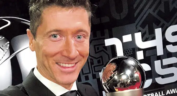 FIFA ponownie doceniła Lewandowskiego