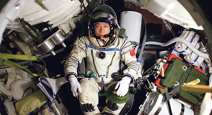 Rozwój chińskich załogowych lotów kosmicznych w ciągu 30 lat