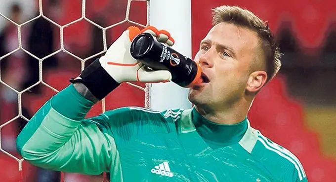 Boruc znów osłabił Legię, a Brzęczek w Wiśle