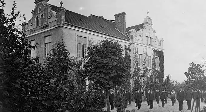 O Solarzach i szkołach ludowych – czy są nadal potrzebne?