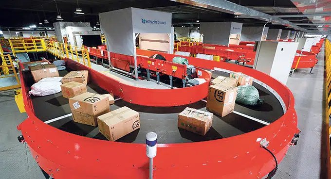 Chiny przyspieszają ekologizację sektora kurierskiego