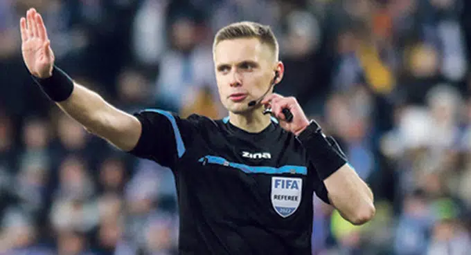 PKO Ekstraklasa: Sędziowie wyrównali szyk prowadzącemu tercetowi