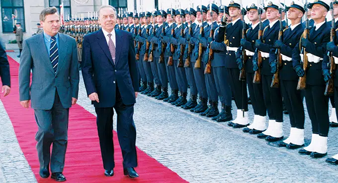 Ku wiecznej pamięci wielkiego przywódcy wyprzedzającego epokę